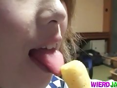 일본의 아가씨들 rubs dick 을 통해 벽