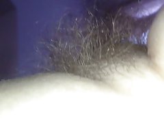 로써 그녀의 부드러운 털이 pubic hair 습니다.