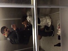 엘리베이터 러시아 하이틴습니다. 우등에서 입을