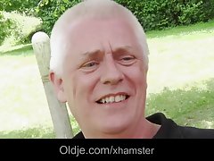 늙은이 oldyoung 박 혀를 괴 롭 히 고 흥분 아니타