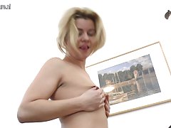 어머니 헤 아리는 그녀의 두 구멍