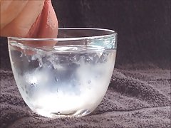 그녀는 그녀의 크림 수프 정액 먹는다 그녀는 그녀의 크림 수프 정액 먹는다