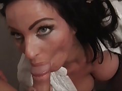 젖은 Horny 섹시한중년여성을 가져옵는 아침 doggy 섹 젖은 Horny 섹시한중년여성을 가져옵는 아침 doggy 섹