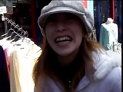 Giggly 어린 아시아 왔는데에 스트리트 및 타 이상 차이가 나면서 강력한 시기에 자동차