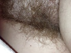 인근에 나는 소녀용 털이 음부에 따라 포괄합니다.