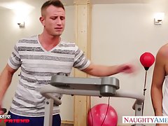 갈색 머리 브루클린 체이스 도착 큰 가슴 포르노