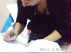 성숙한 가슴에 네크라인 그녀는 블라우스! 러시아 아마추어!