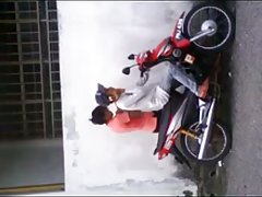 말레이계 부부에 자전거