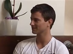 세상은 달라진 것 없이 여전히 돌아