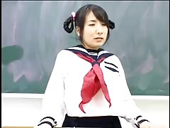 일본인 소녀에서 교복을 보여줍 큰 가슴