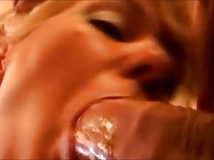 금발의 소녀 빨 및 삼는 가브리엘 Montoya