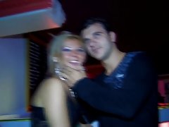 난 교 아마추어와 바에서