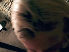 성을 가진 두 개의 blondes