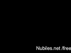 기운 작은 가슴과 정액 물 떨어지는