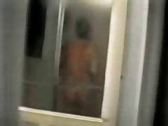 Spying my Horny 엄마 Masturbates 는 샤워기