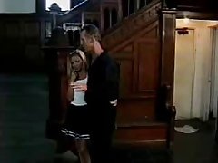 젊은 걸 레 치 어 리더 잤 어 요 그녀의 스텝 아버지