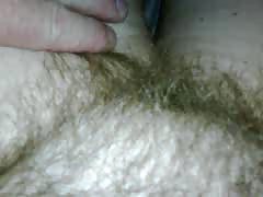 게 잡아 당기 장 pubic 로서 식물체에 흰털이 배게 나있이 그녀의 다리를습니다.