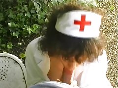 프랑스 성숙한 간호사 Fucks 그녀는 환자